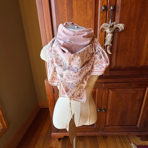 NWT Magnolia Pearl Kansas Scarf - Picture 11 of 12